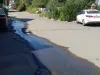 Течет вода по улице